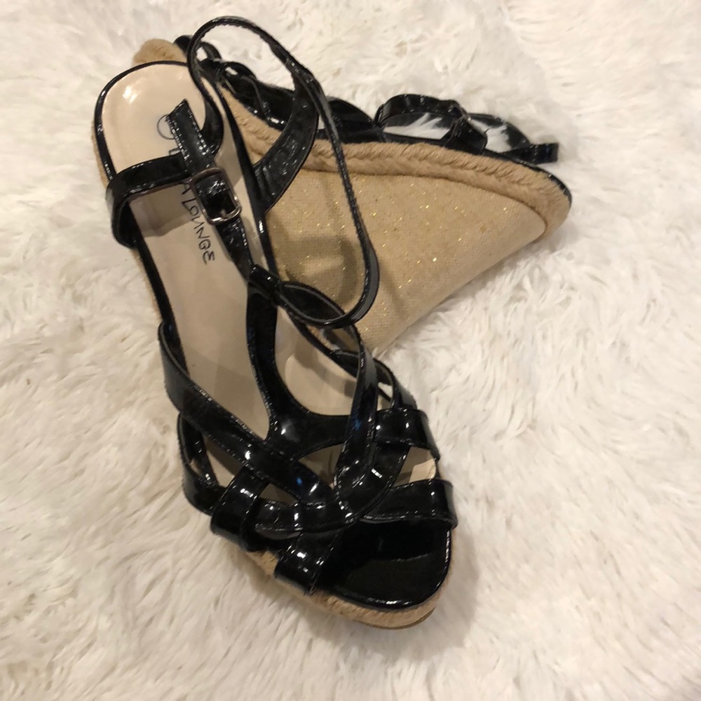 Women’s strappy Wedge size 7